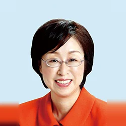 新妻 さえ子の写真