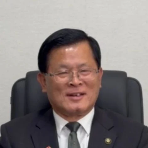 藤井 栄一郎の写真