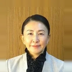 山崎佳奈の写真