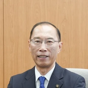 横田 隆一の写真