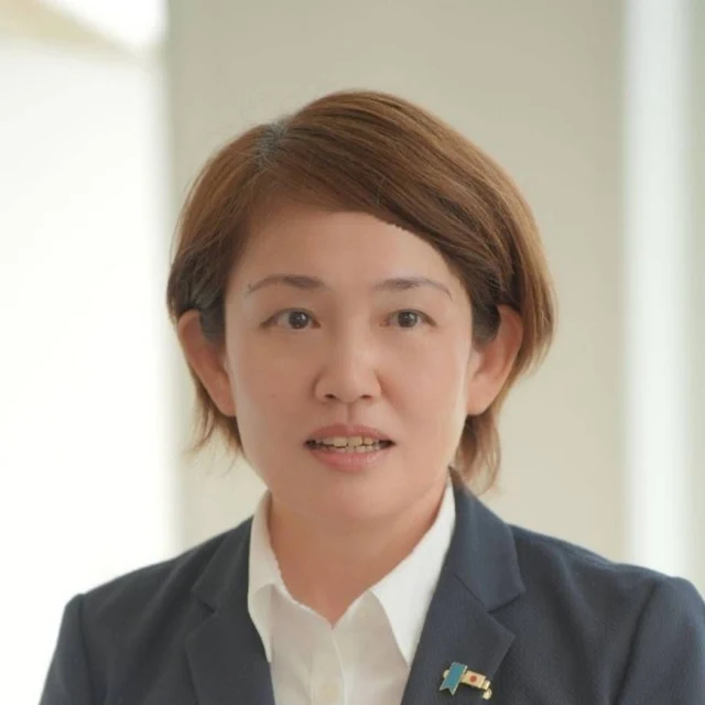 天雲千恵美の写真
